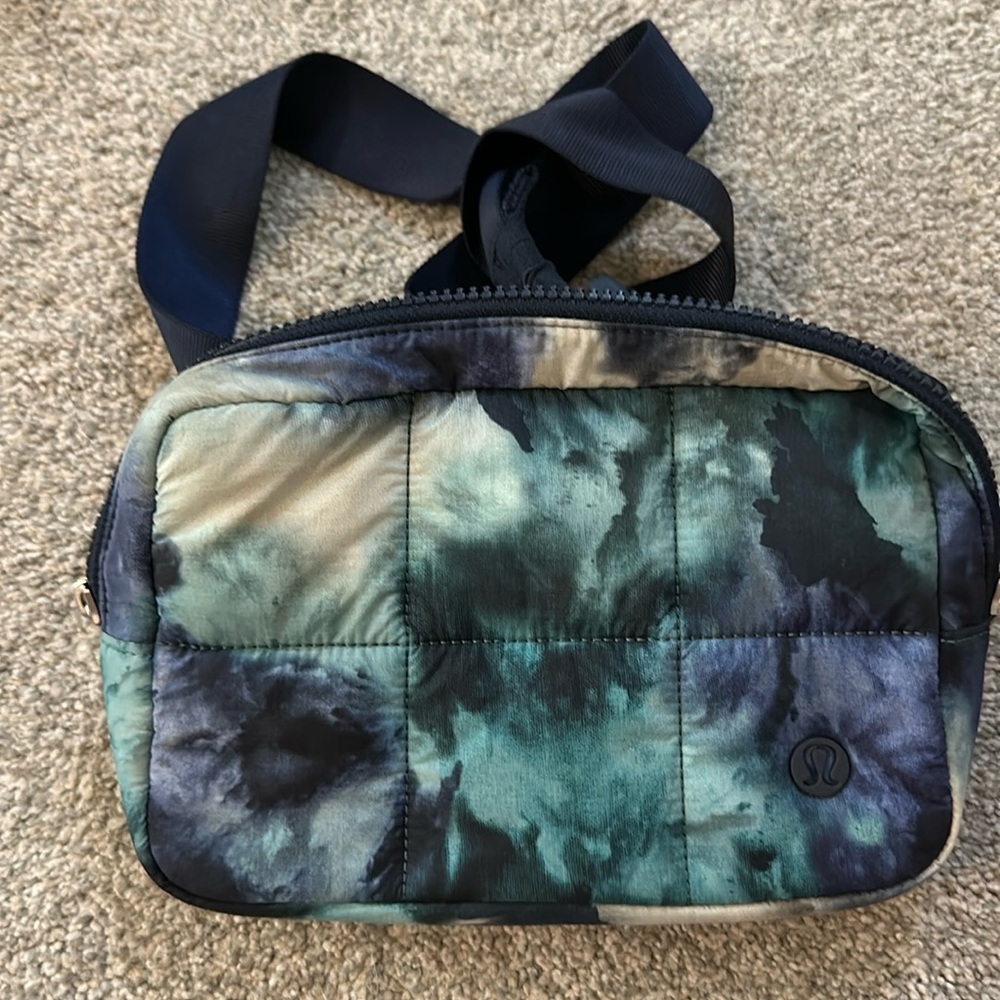 Lululemon quilted grid belt bag blue tie dye